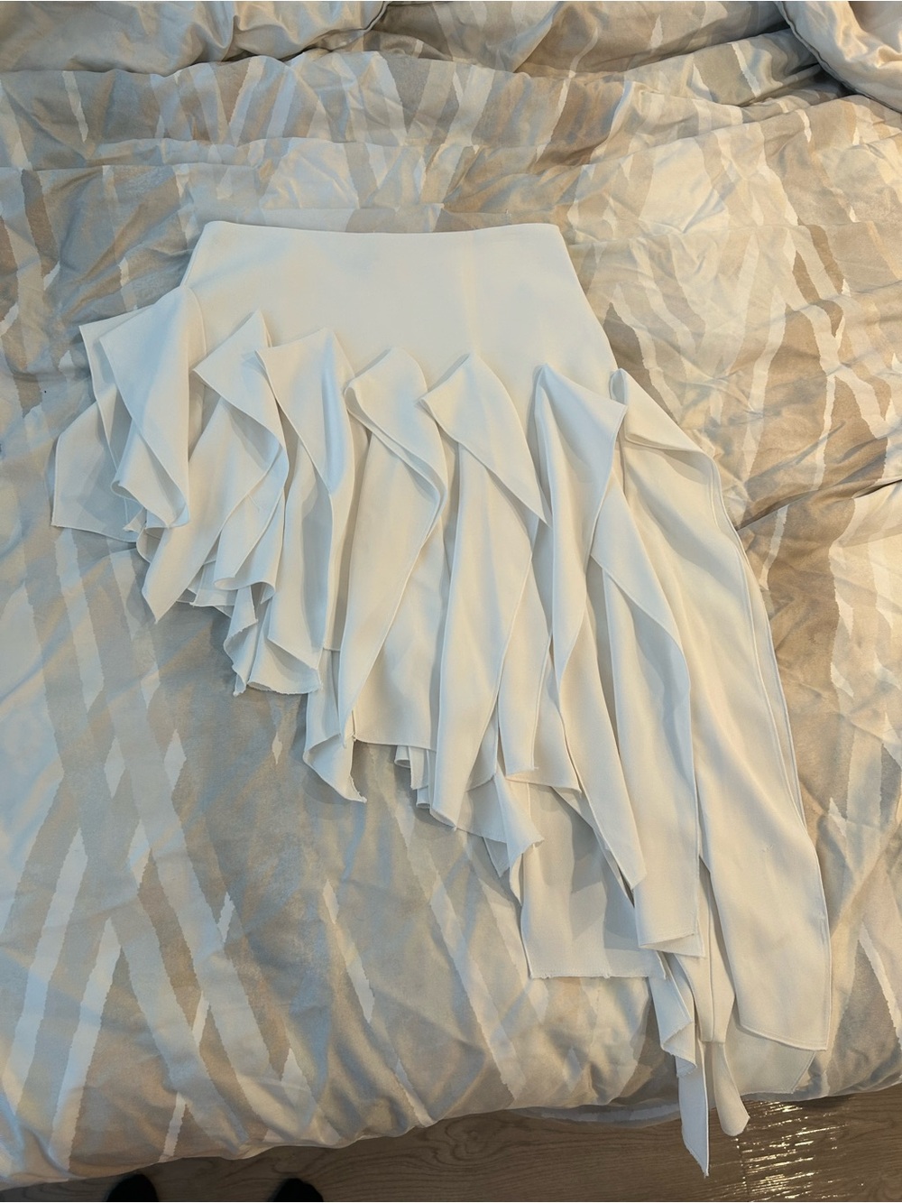 NWT Zara White High-Low Asymmetrical Ruffle Skirt size small